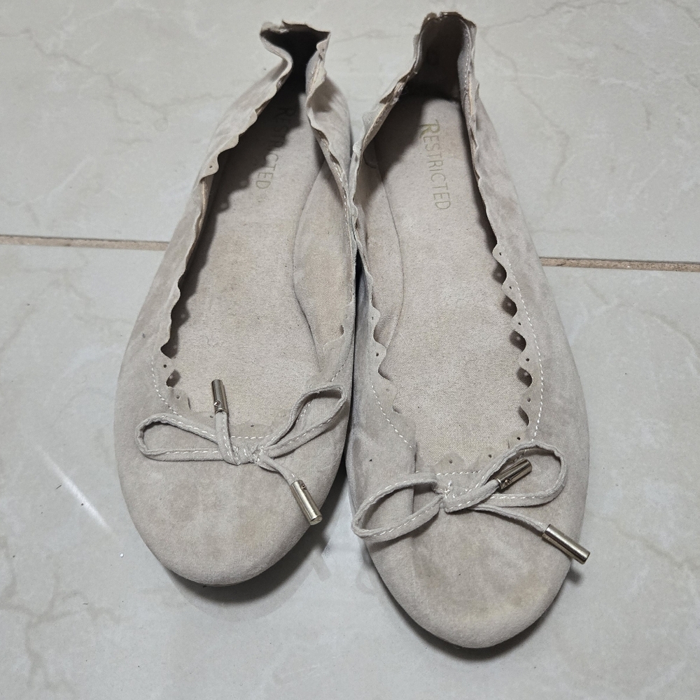 Restricted Cream Scalloped Flats